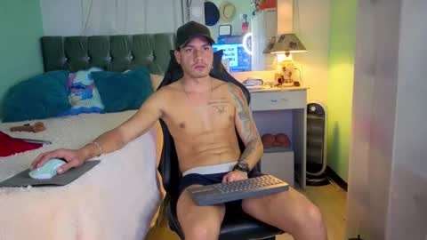 Snapshot of kenfenty chatting on October 17, 2:26 am Chriss Morales online show from October 17, 2:26 am