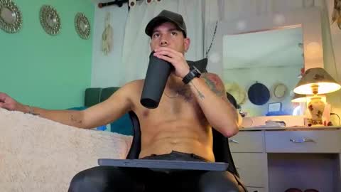Snapshot of kenfenty chatting on October 16, 2:19 am Chriss Morales online show from October 16, 2:19 am