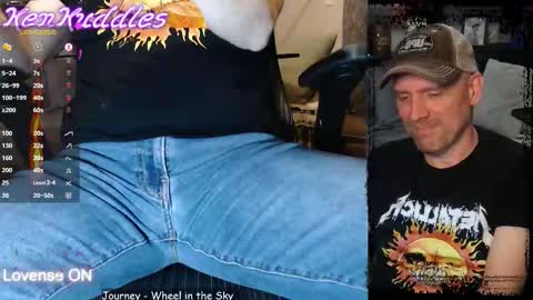 Snapshot of kenkuddles chatting on October 29, 1:30 am Ken Kuddles online show from October 29, 1:30 am