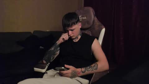 Snapshot of kenny_love69 chatting on September 18, 12:23 am Kenny online show from September 18, 12:23 am