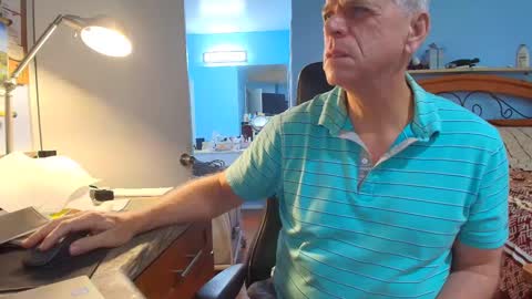 Snapshot of kent_ham chatting on October 2, 10:58 pm kent_ham online show from October 2, 10:58 pm