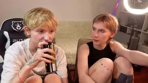 Snapshot of kessy_white chatting on September 13, 8:54 pm Kessy online show from September 13, 8:54 pm