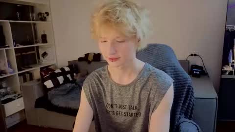 Snapshot of kessy_white chatting on October 8, 6:01 pm Kessy online show from October 8, 6:01 pm