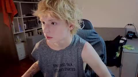 Snapshot of kessy_white chatting on October 10, 12:54 pm Kessy online show from October 10, 12:54 pm
