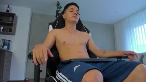 kev_deluxe online show from October 1, 9:52 pm