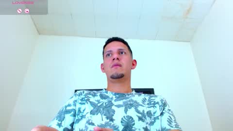 Snapshot of kevin__max_ chatting on October 7, 7:29 pm Kev online show from October 7, 7:29 pm
