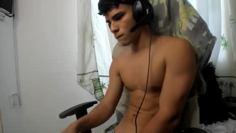 kevin_adrian01 online show from May 23, 9:20 pm