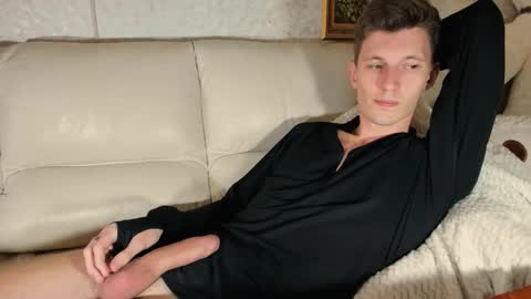 Snapshot of kevin_hornyyy chatting on September 21, 11:32 am kevin online show from September 21, 11:32 am