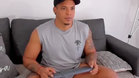 Snapshot of kevin_lance chatting on December 25, 12:15 pm Kevin Lance online show from December 25, 12:15 pm