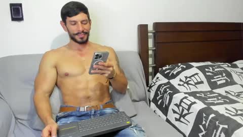 kevin_malone22 online show from May 24, 10:49 pm