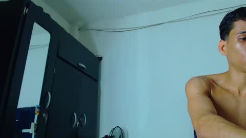 Snapshot of kevin_marlon chatting on October 20, 10:02 pm Kevin y marlon online show from October 20, 10:02 pm