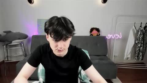 kevinhunter_ online show from November 27, 4:00 pm