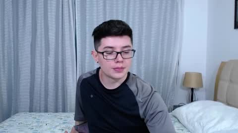 Snapshot of kevinhunts chatting on September 23, 12:21 am Kevin online show from September 23, 12:21 am