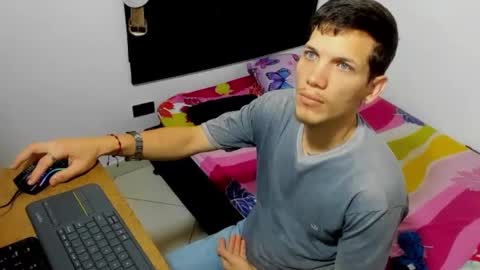 Snapshot of kevinkewma chatting on October 17, 2:10 pm kevinkewma online show from October 17, 2:10 pm