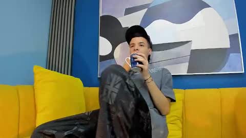 Snapshot of kevinn_blue chatting on September 13, 8:54 pm Sexy Hot Kevin online show from September 13, 8:54 pm