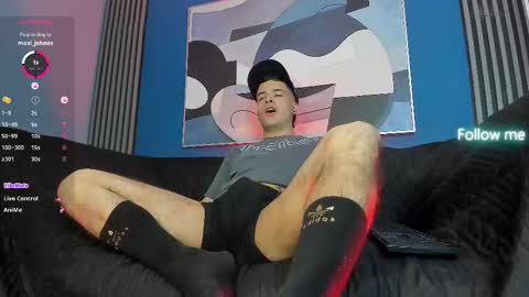 Snapshot of kevinn_blue chatting on October 10, 10:57 pm Sexy Hot Kevin online show from October 10, 10:57 pm