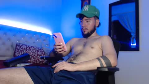 kevinsantiag0 online show from December 21, 12:07 am