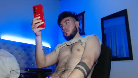kevinsantiag0 online show from December 15, 1:02 am