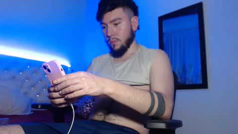 kevinsantiag0 online show from December 17, 2:19 am