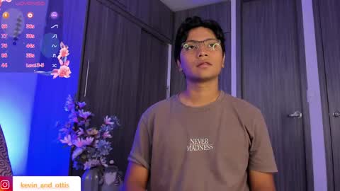 kevin and ottis online show from April 28, 2:27 am