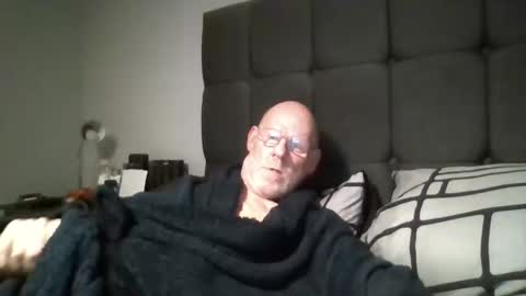 kevlooking4sez online show from December 14, 9:46 pm