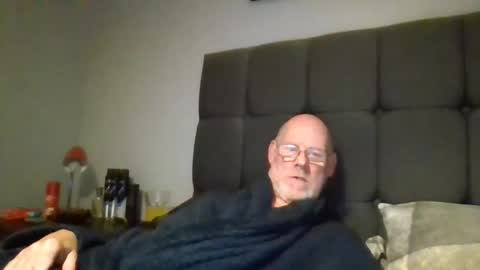 Snapshot of kevlooking4sez chatting on October 2, 12:25 am kevlooking4sez online show from October 2, 12:25 am
