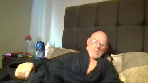 kevlooking4sez online show from October 24, 11:45 am