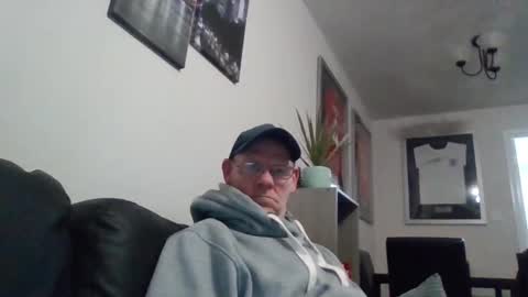 kevlooking4sez online show from January 4, 9:09 pm