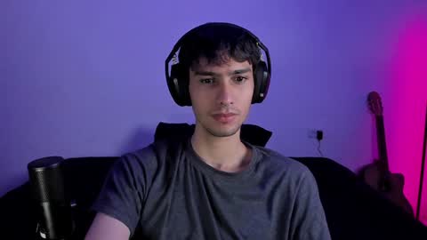 Snapshot of khozler_ chatting on January 21, 2:33 am khozler_ online show from January 21, 2:33 am