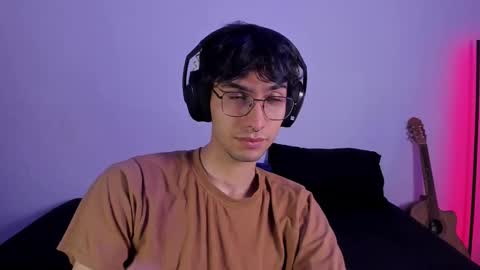 Snapshot of khozler_ chatting on February 17, 2:42 am khozler_ online show from February 17, 2:42 am