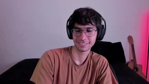 Snapshot of khozler_ chatting on February 24, 3:23 am khozler_ online show from February 24, 3:23 am