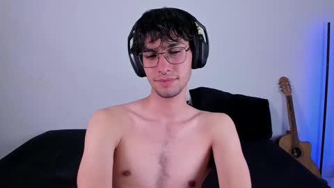 Snapshot of khozler_ chatting on March 2, 3:24 am khozler_ online show from March 2, 3:24 am