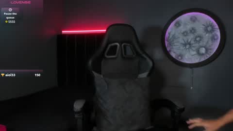 Khriss brown online show from November 14, 10:33 pm