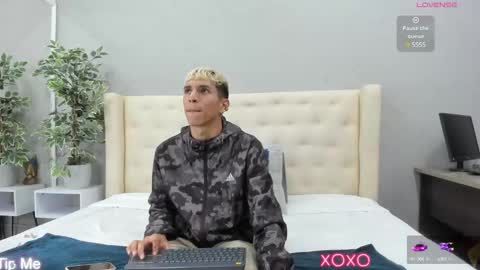 Snapshot of kieran_derek chatting on February 17, 3:15 am Kieran Derek online show from February 17, 3:15 am