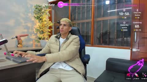 Snapshot of kieran_derek chatting on January 4, 7:23 pm Kieran Derek online show from January 4, 7:23 pm