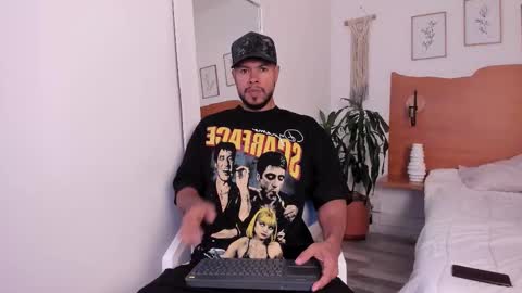 Snapshot of killua_zagarra_ chatting on October 16, 9:34 pm Kilua Muscle guy online show from October 16, 9:34 pm