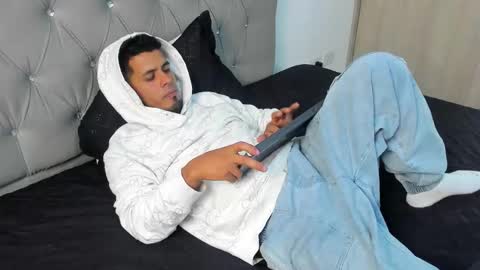 Kiltrohot online show from February 7, 1:24 am