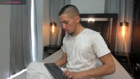 Snapshot of king_dante_ chatting on December 4, 3:43 pm King Dante online show from December 4, 3:43 pm