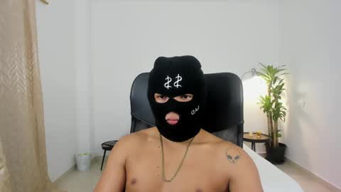Snapshot of king_master77 chatting on February 19, 11:17 am king_master77 online show from February 19, 11:17 am