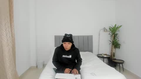 Snapshot of king_master77 chatting on March 6, 11:14 am king_master77 online show from March 6, 11:14 am