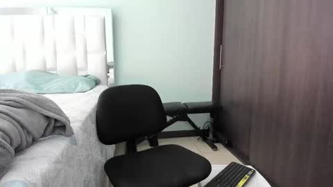 Snapshot of king_men2 chatting on February 19, 8:31 pm king_men2 online show from February 19, 8:31 pm