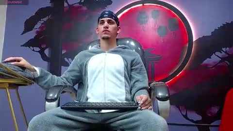 Snapshot of king_voy chatting on November 1, 9:08 pm king voy online show from November 1, 9:08 pm