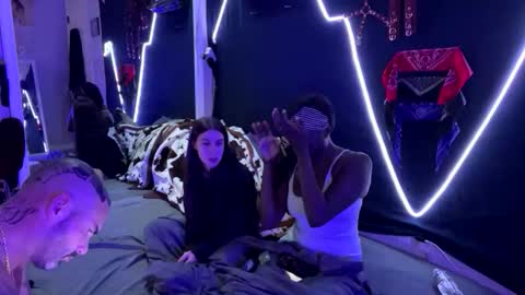 Emul King online show from November 17, 8:17 am