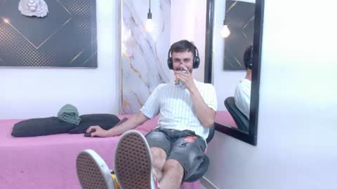 KING  online show from June 25, 5:12 am