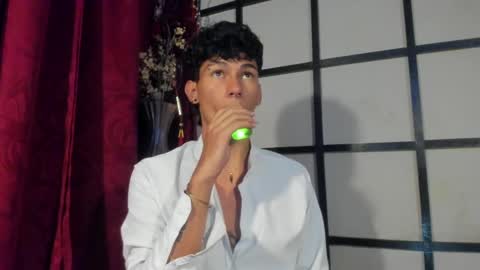 Snapshot of kingparker1 chatting on December 4, 4:32 am A L E X online show from December 4, 4:32 am