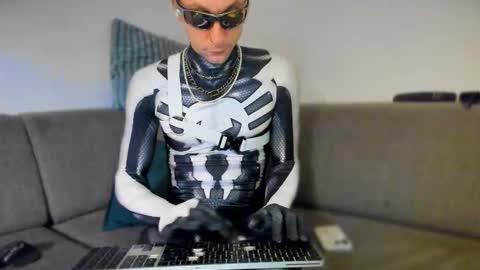 Snapshot of kinky_spidey chatting on November 1, 2:21 pm kinky_spidey online show from November 1, 2:21 pm