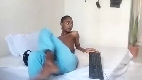 Snapshot of kinkybby_ chatting on February 10, 10:20 am kinkybby_ online show from February 10, 10:20 am