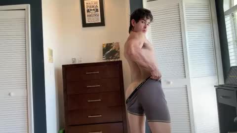 Snapshot of kinkybuffboy chatting on October 16, 3:20 pm kinkybuffboy online show from October 16, 3:20 pm