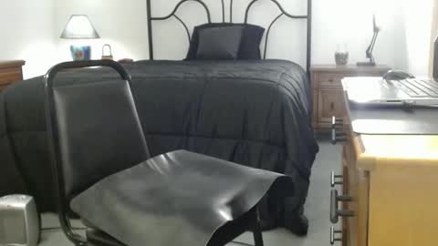 Snapshot of kinkyfunbdsm chatting on October 18, 11:20 pm KinkyFunBDSM online show from October 18, 11:20 pm