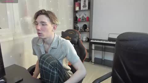 Snapshot of kirill_20_cm chatting on February 9, 7:52 pm Kirill and Andrey online show from February 9, 7:52 pm